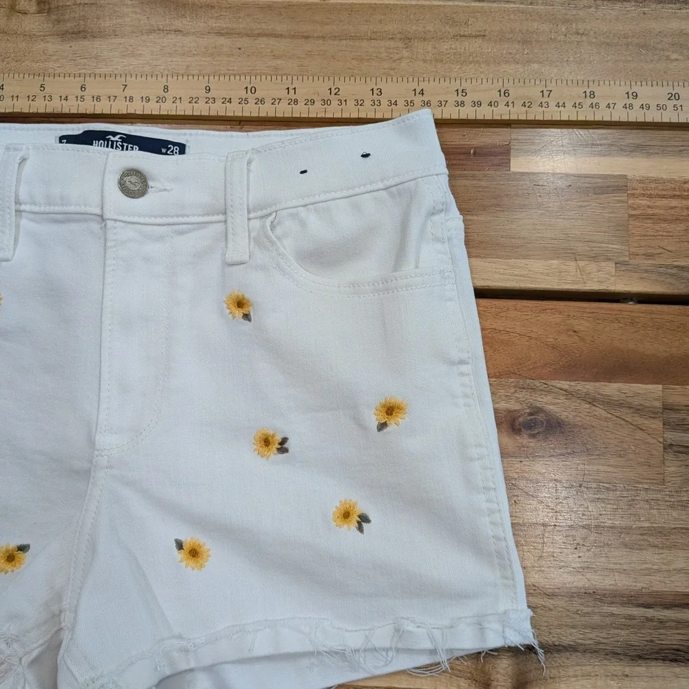 Hollister Womens Denim Jean Shorts 28 Waist High Rise White 7 Daisy Embroidered
